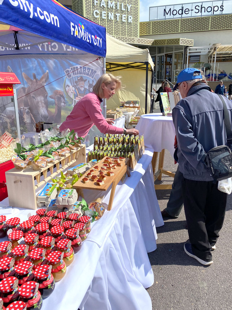 The first craft markets in Family City