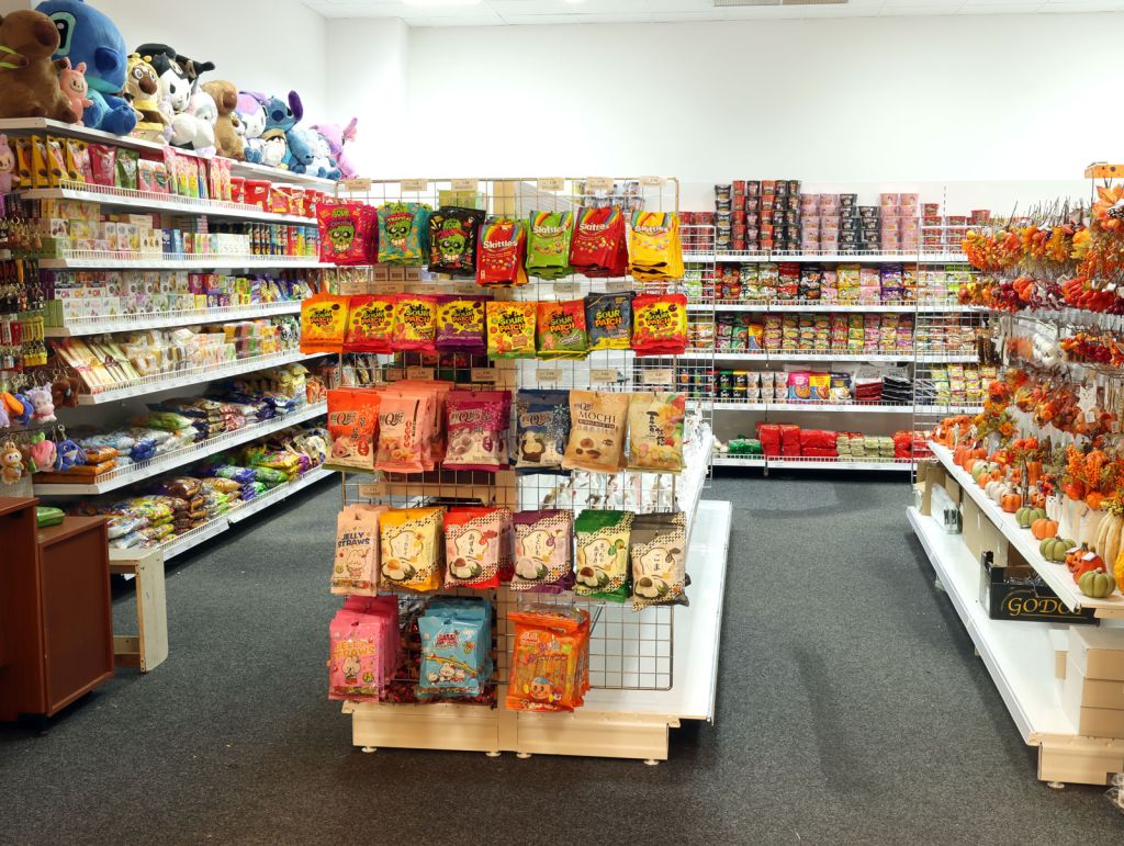 Asian and American foods – Family City (3)